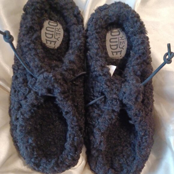 NWOT Hey Dude Black Wendy Faux Shearling Slippers - Picture 4 of 6